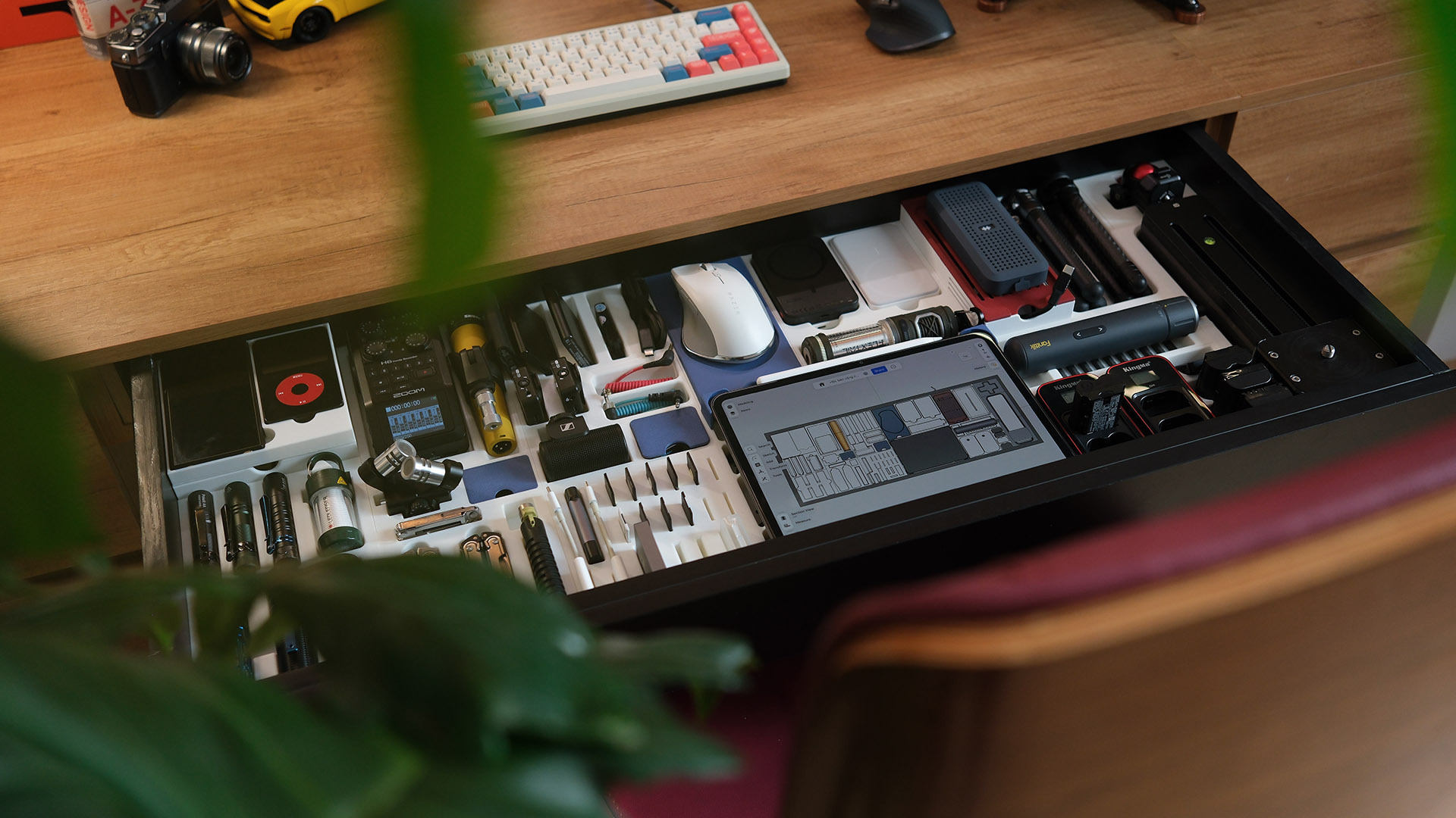 Thiết kế và in3D hộc bàn công nghệ